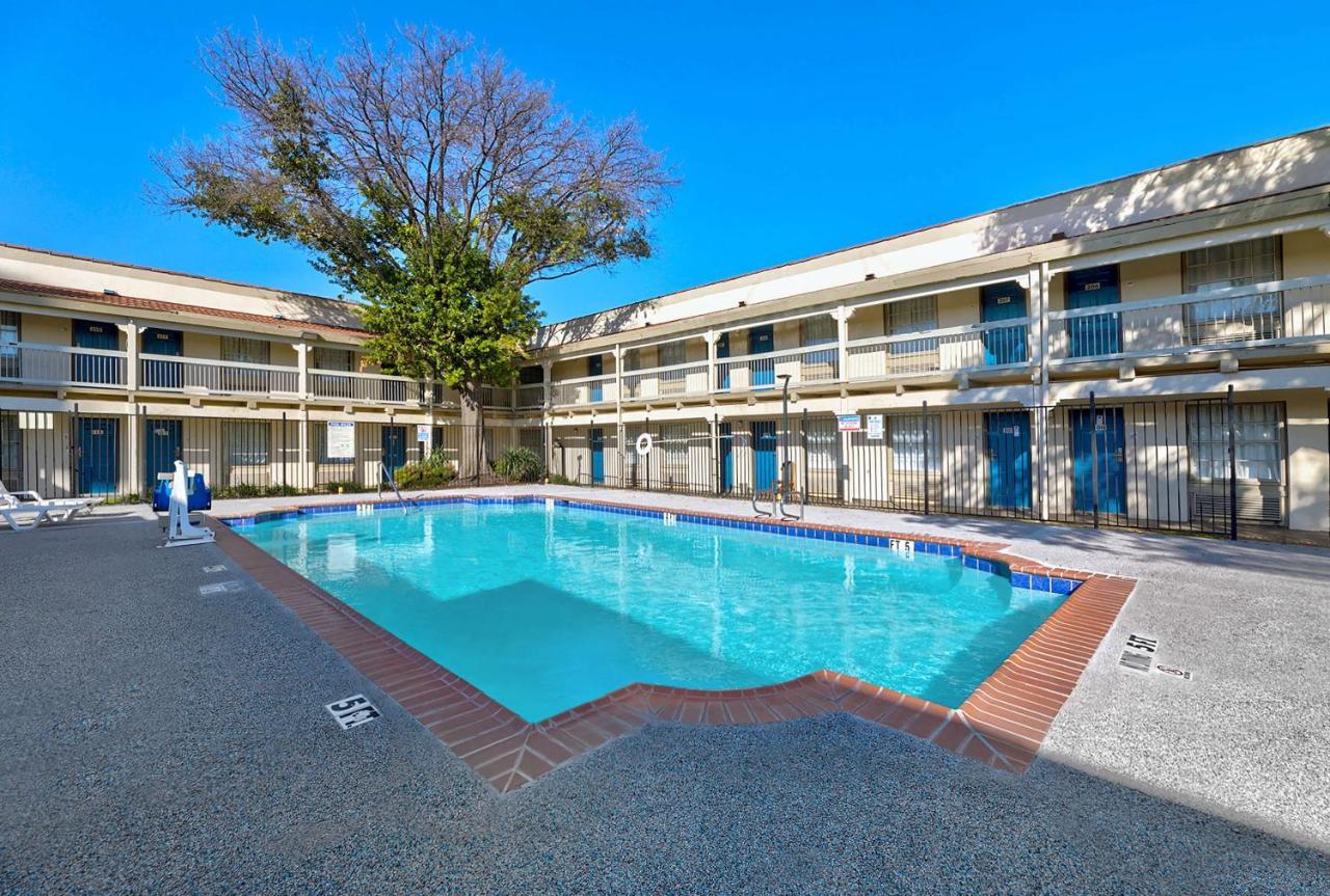 6-denton, Tx - Unt Hotel Denton