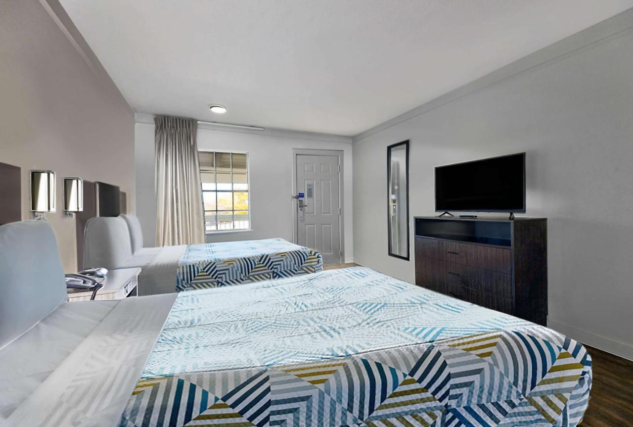 Hotel 6-denton, Tx - Unt 2*