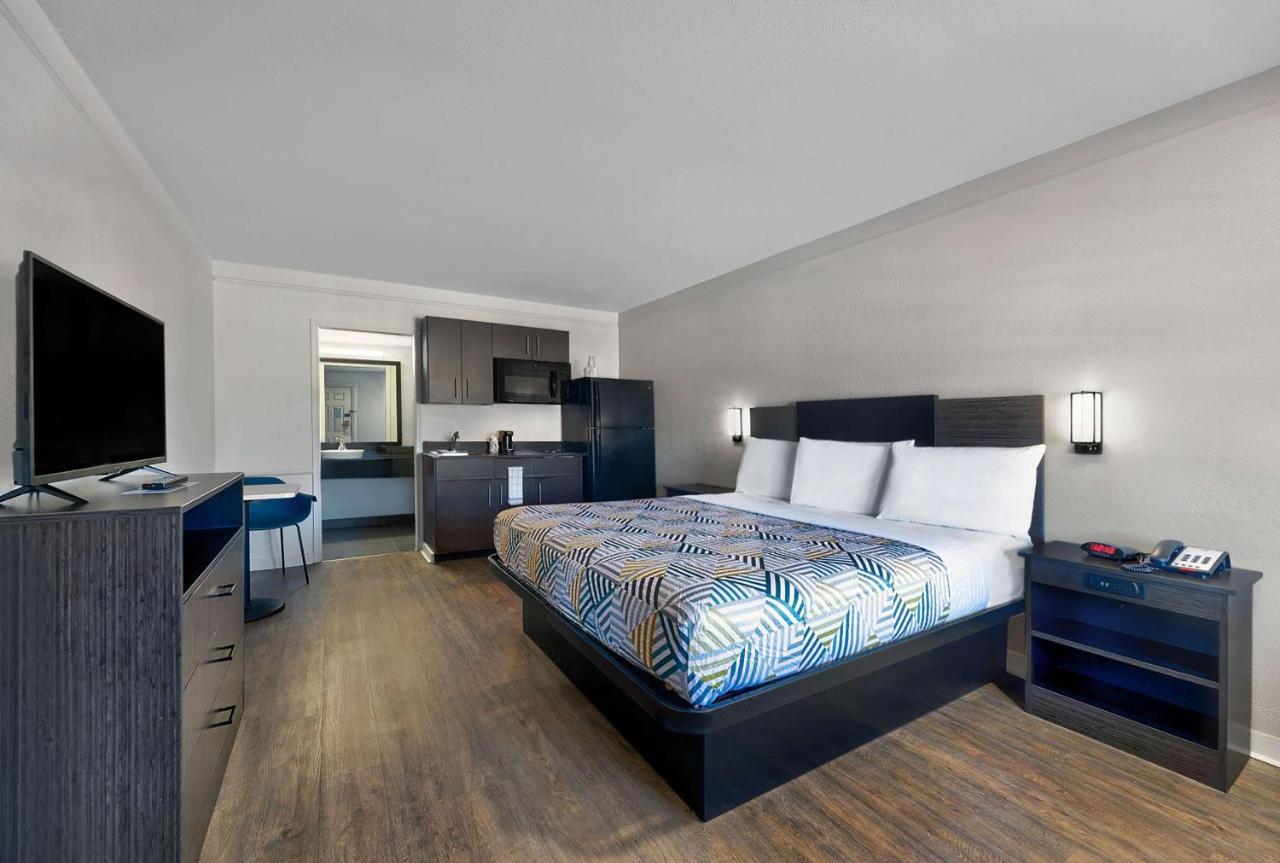 Hotel 6-denton, Tx - Unt 2*
