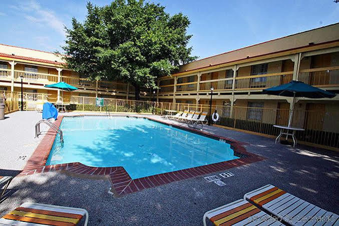 Hotel 6-denton, Tx - Unt 2*