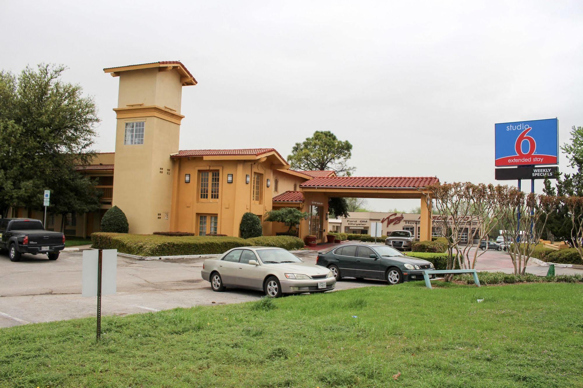 6-denton, Tx - Unt Hotel Denton